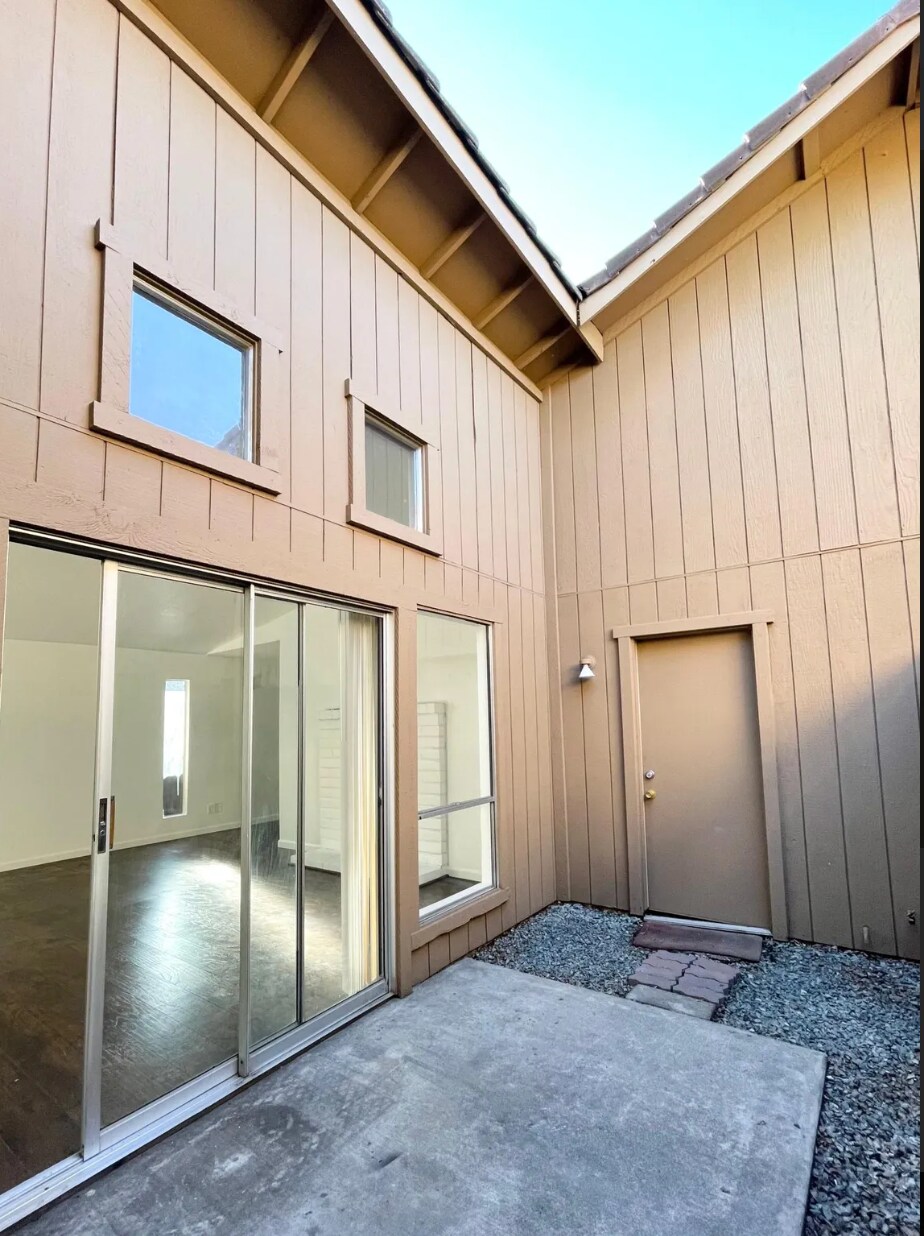 Building Photo - 1788 Long Barn Way