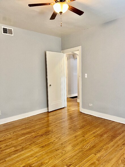 Building Photo - 5031 N Harding Ave