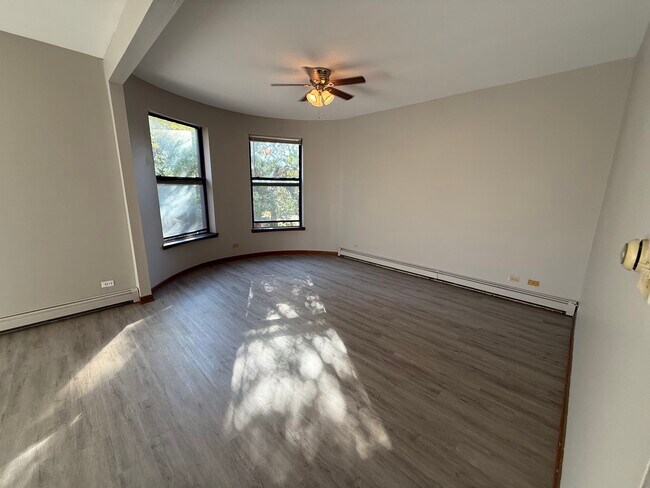 Building Photo - 5852 S King Dr