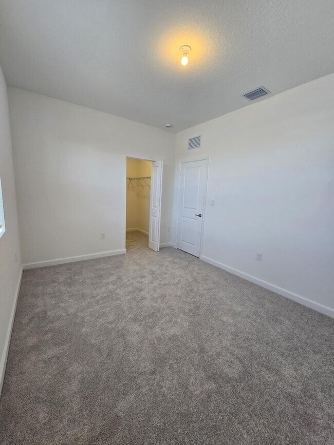 Building Photo - Brand New 3 Bed / 3 Bath Town home Modern Living Florida City FL 33034