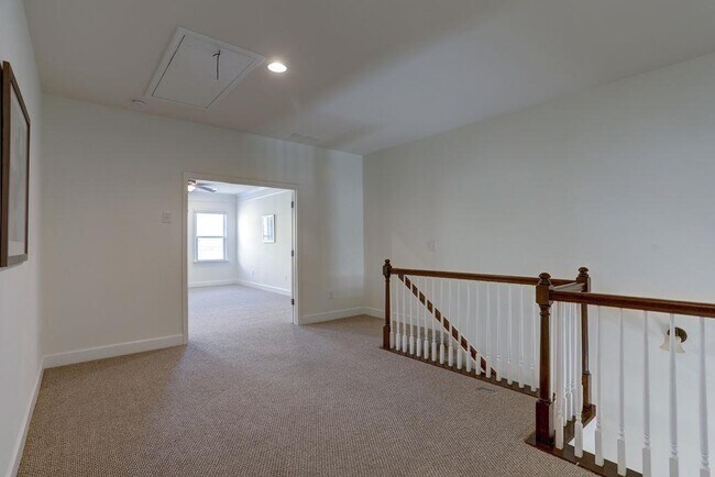 Building Photo - 104 Wellington Trce