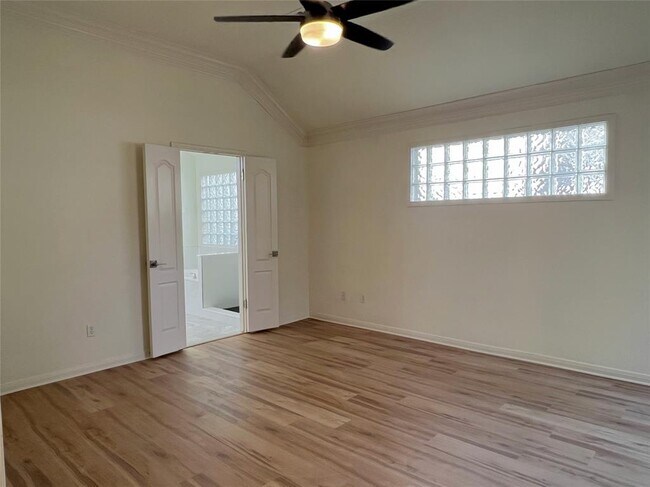 Building Photo - 10 Troon Dr