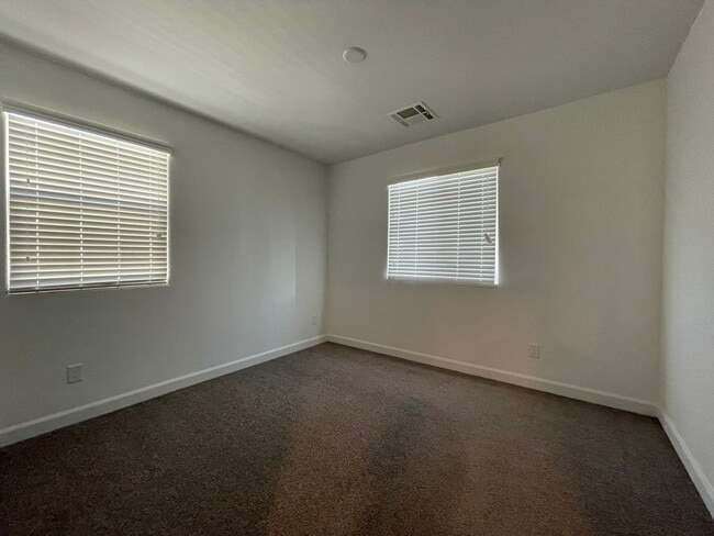 Building Photo - HENDERSON CADENCE COMMUNITY - 3 bed 2.5 ba...
