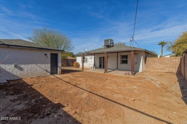 Building Photo - 1743 W Verde Ln