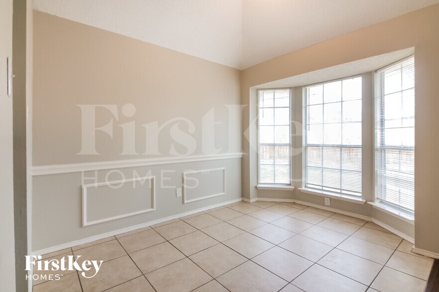Building Photo - 903 Hillwood Ct
