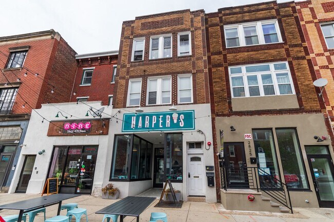 Building Photo - 2827 W Girard Ave
