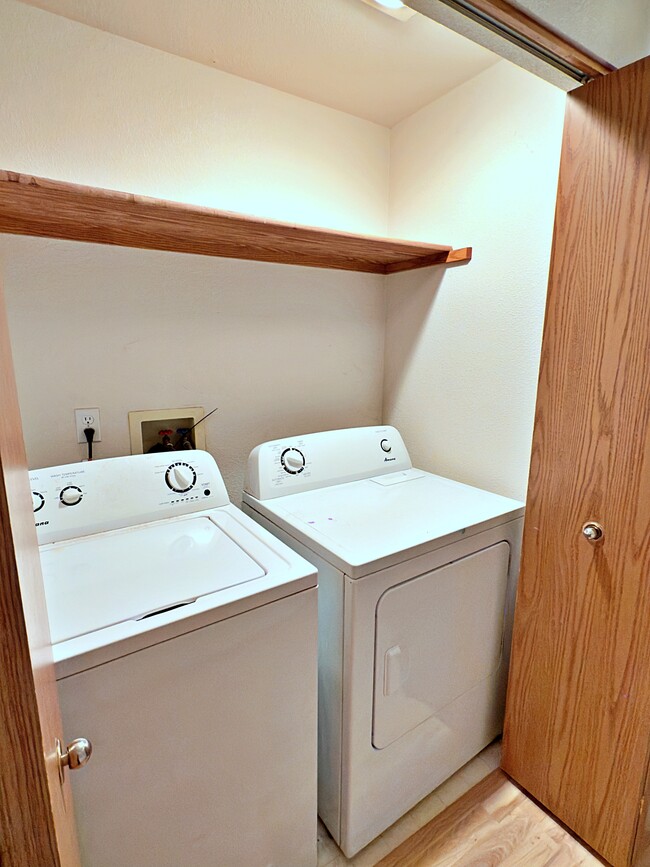 Building Photo - 9834 SE Clinton St