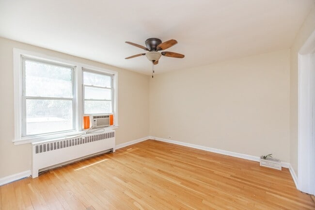 Building Photo - 1143 E 50th St