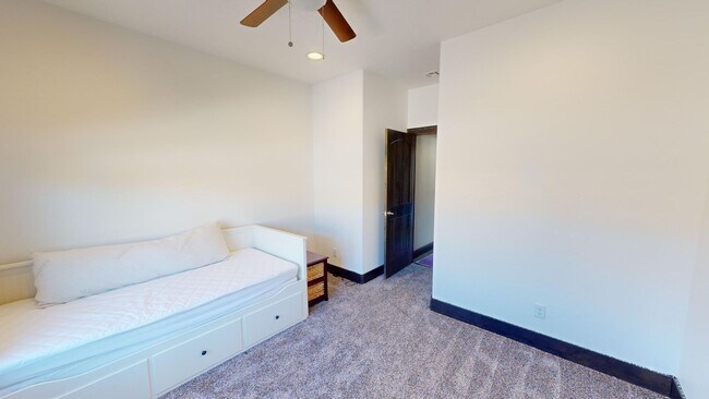 Building Photo - Partially Furnished Home