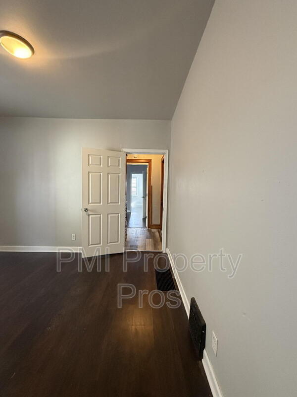 Building Photo - 2406 N 41st St