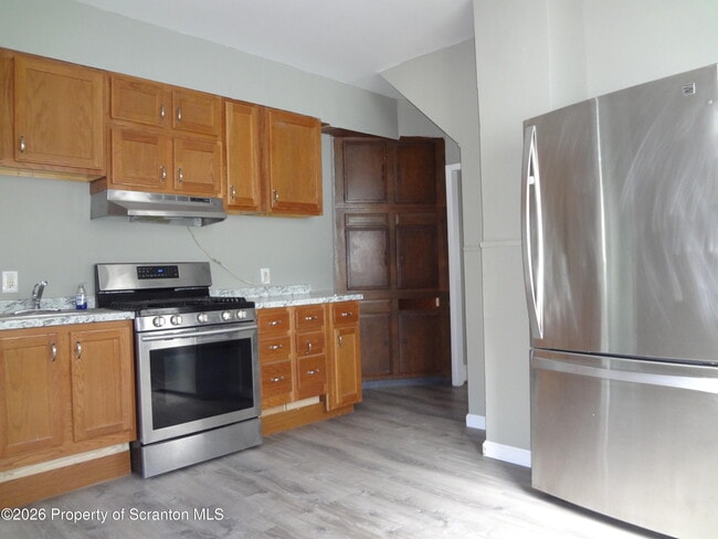 Building Photo - 52 Center St