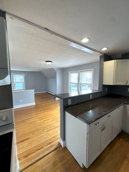 Building Photo - 23 Airlie St