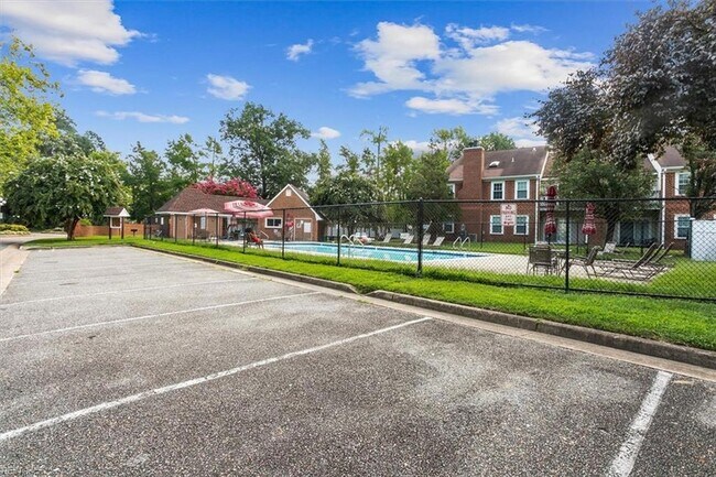 Building Photo - 213 Quarter Trail