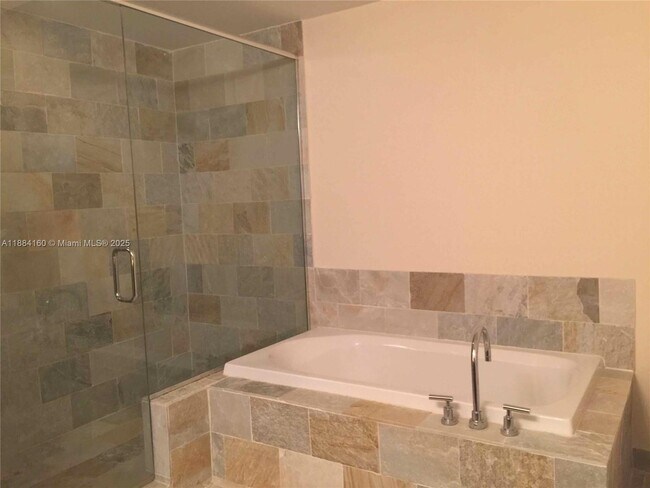 Building Photo - 2641 N Flamingo Rd