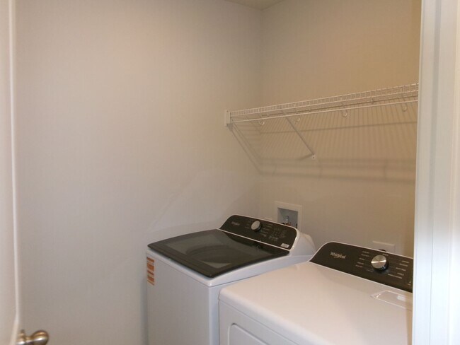 Building Photo - New 5 bedroom, 3 bath home in Clear Pond with pond view