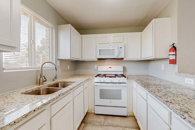 Building Photo - NE Mid-Century Modern 3 Badroom 1.5 Bath with garage