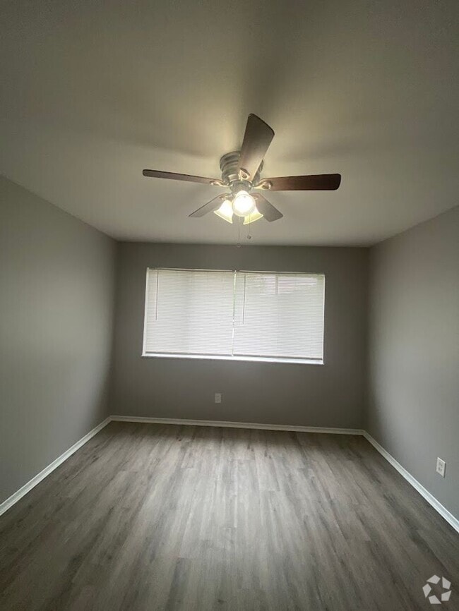 Building Photo - $200 Off 1ST Month Rent May Special! Fresh...