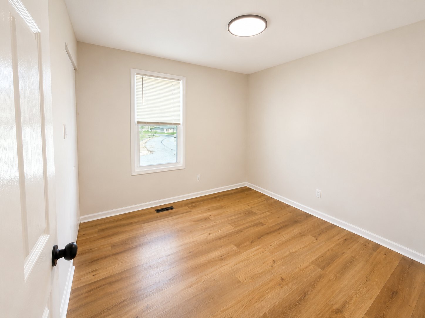 Building Photo - 962 W 59th Cir
