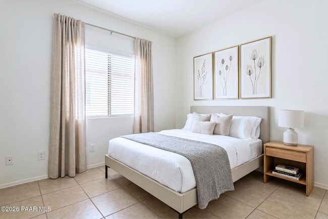 Building Photo - 352 W Delano St