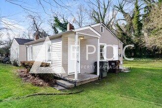 Building Photo - 909 Grant St