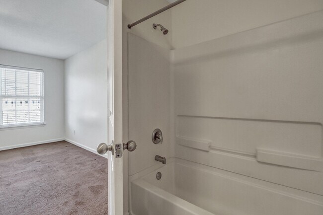 Building Photo - 324 Laurel Oak Ln