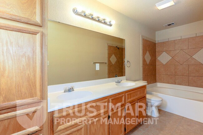 Building Photo - 4202 Elms Run Cir