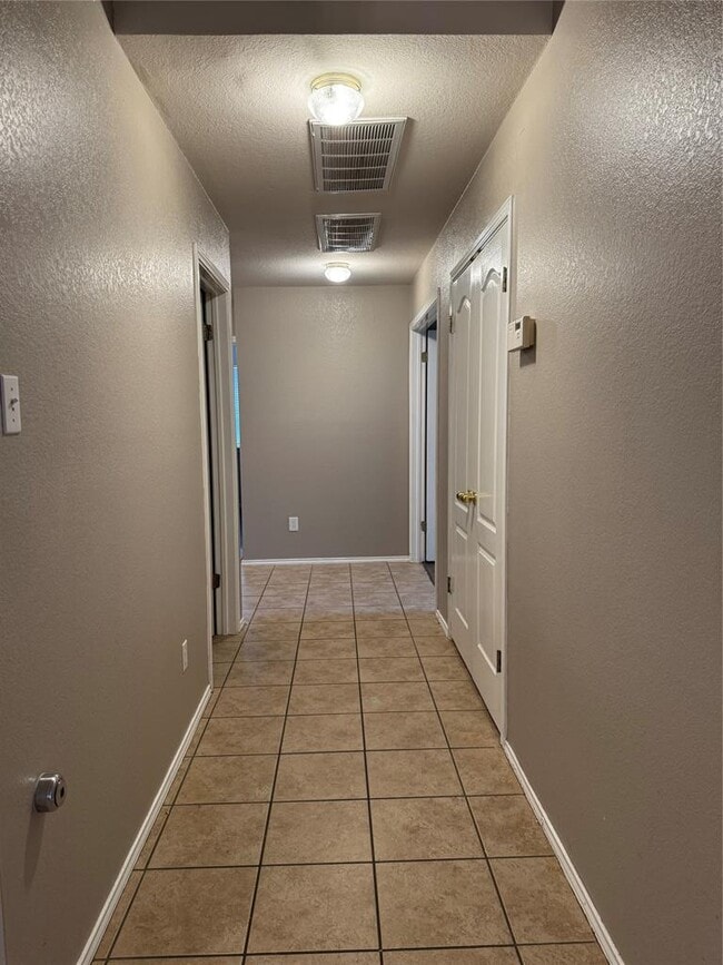 Building Photo - 8724 Barrow Glen Loop