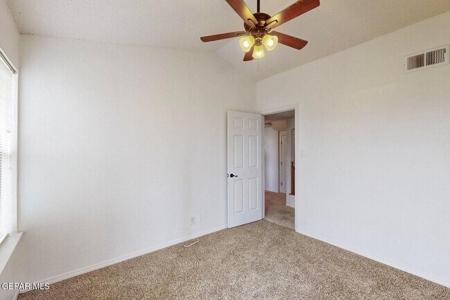 Building Photo - 133 Cloud Song E