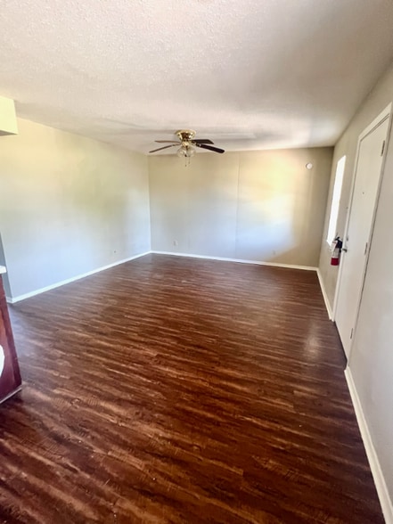 Building Photo - 317 W School St