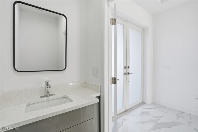 Building Photo - 406 Genoa Ave S