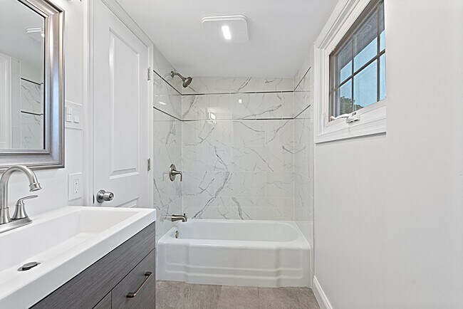 Building Photo - 409 Maiden Ln