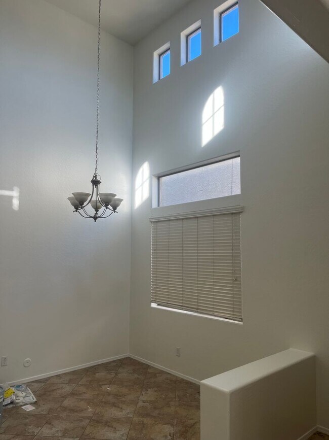 Building Photo - Welcome to this beautifully maintained home in one of Gilbert’s most sought-after communities.