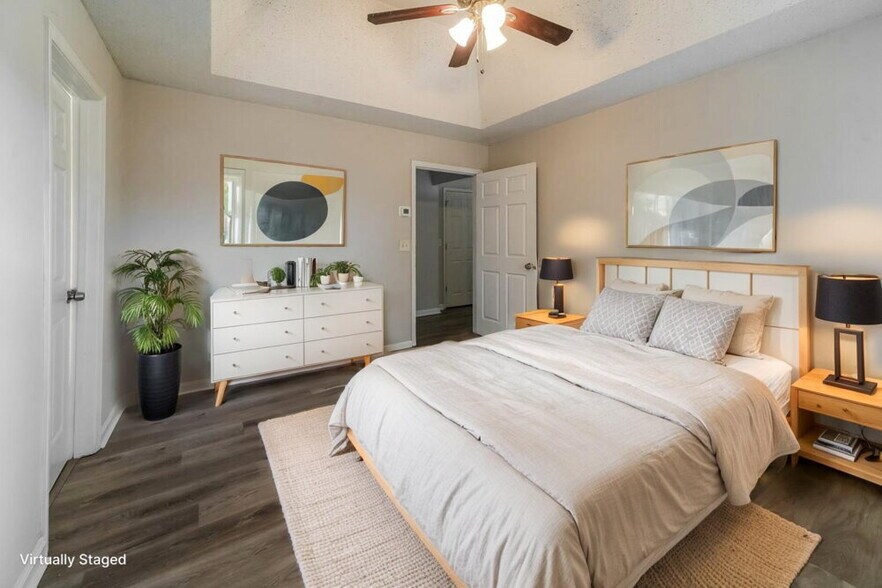 Building Photo - 202 Oakwood Pl