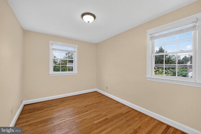 Building Photo - 406 Gilmoure Dr