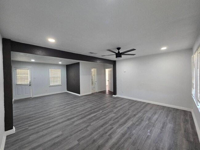 Building Photo - 1601 S 35th St