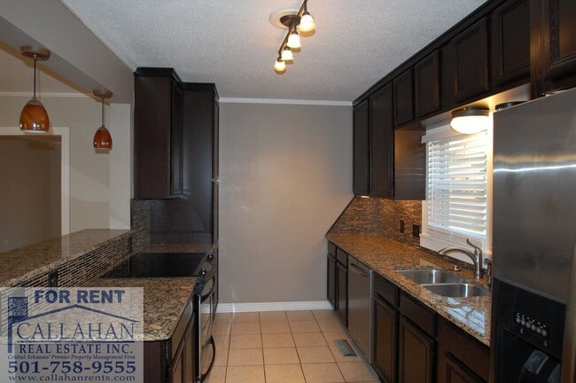 Building Photo - Park Hill 2 Bedroom Home