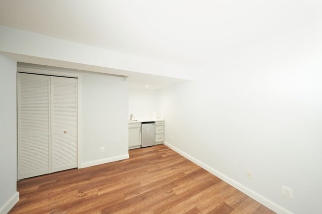 Building Photo - 9900 Kingsbridge Dr