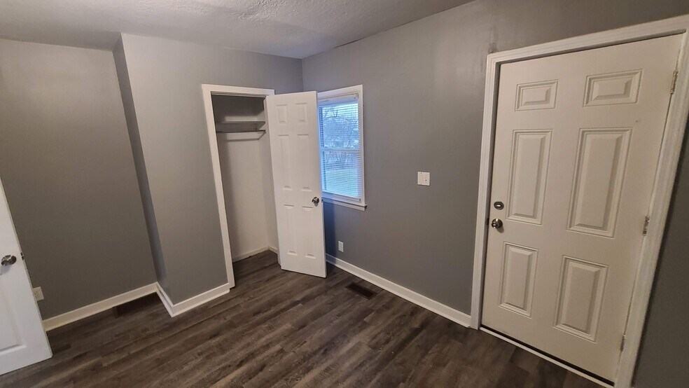 Building Photo - 225 Lexington Rd