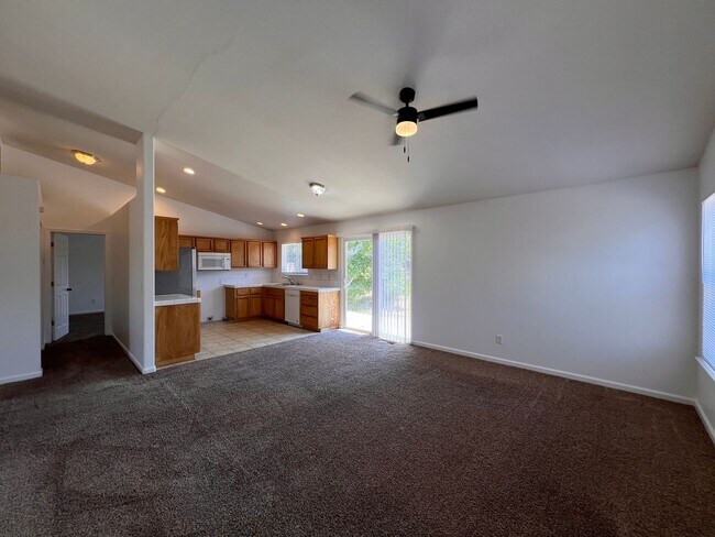 Building Photo - 3 bedroom Fernley home in Donner Trails