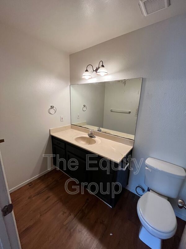 Building Photo - 4220 W Cypress Ave