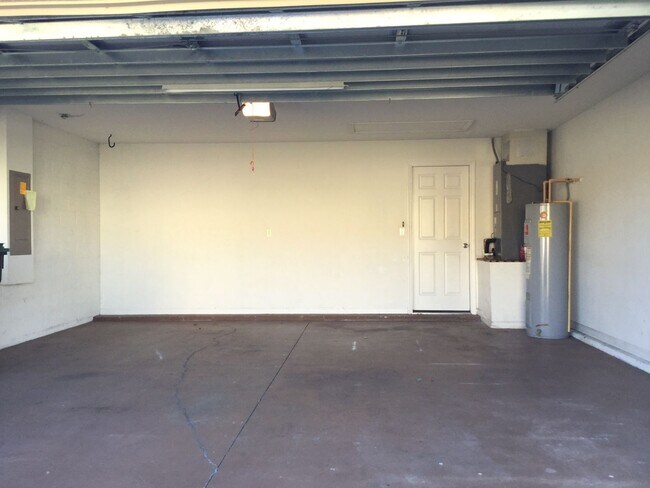 Building Photo - Spacious 4 bedroom house in Waterford Chase