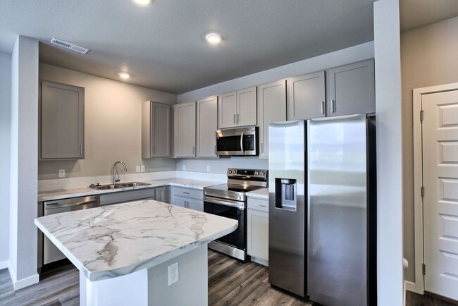 Building Photo - Beautiful Townhome For Lease