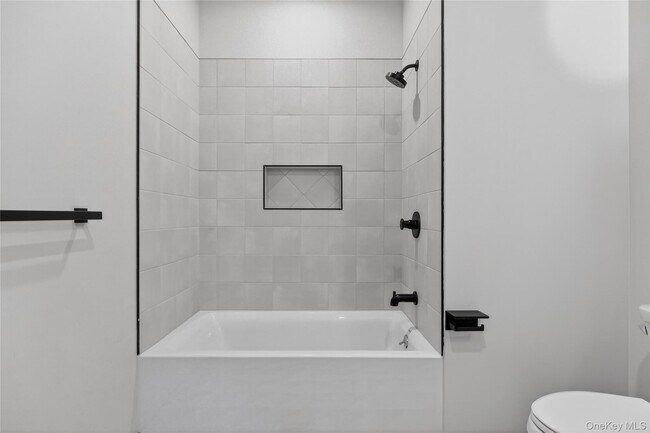 Building Photo - 10 Market St