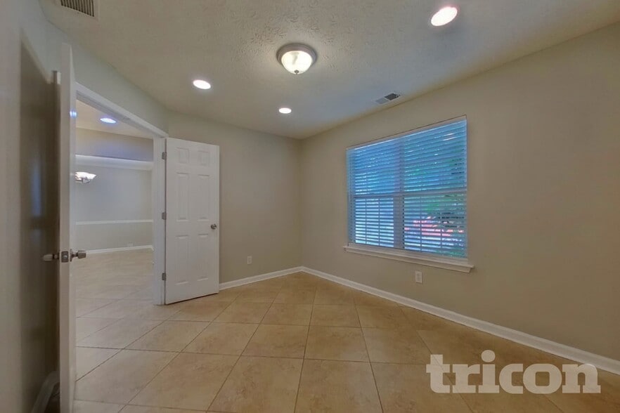 Building Photo - 2877 Golden Club Bend