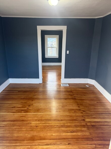 Front Room/Living Room - 1116 Adams St