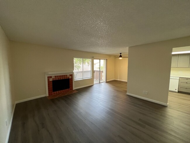 Building Photo - Updated 2 bedroom condo located in a gated...