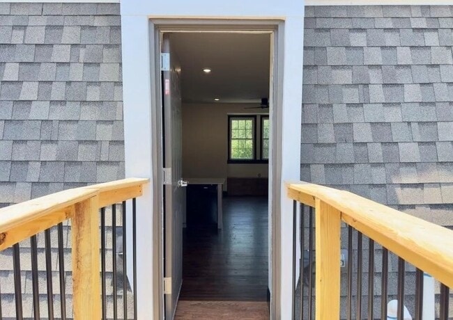 Building Photo - 709 N Duke St