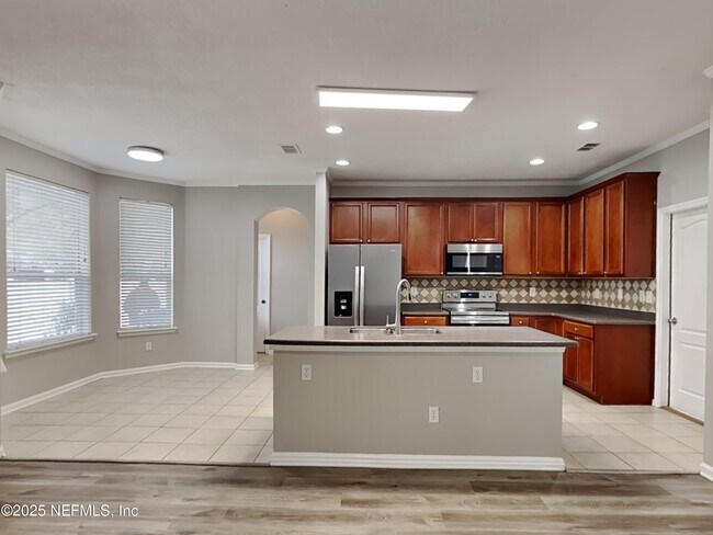 Building Photo - 10818 Birchard Ln