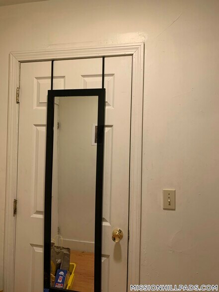 Building Photo - 2 Shepherd Ave