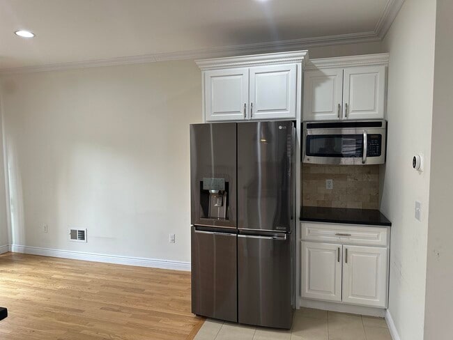 Building Photo - 436 Lawton Ave